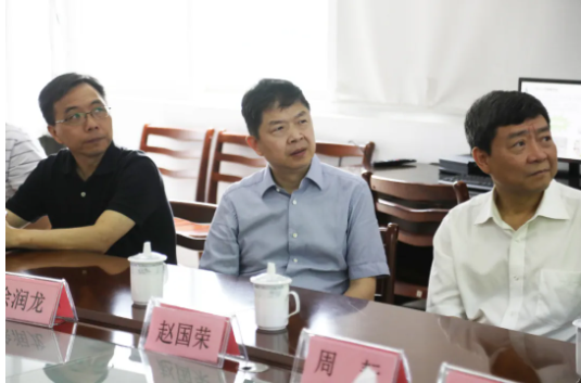 6月4日，省市场监管局党委委员、副局长，省药品监管局党组书记、局长徐润龙带队来公司开展“三服务”活动